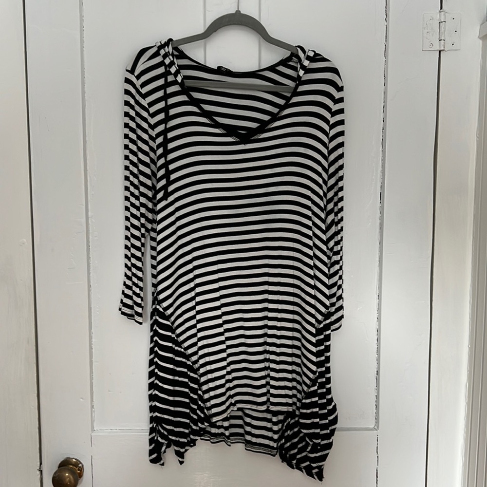 Cable & Gauge Black & White Coverup With Hood XL